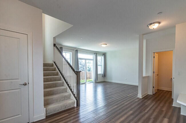 Foto del edificio - 142 Easton Ct