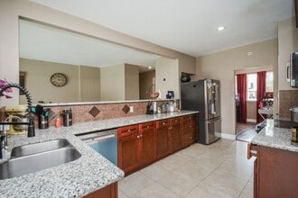 Building Photo - 1402 Chestnut Ridge Rd