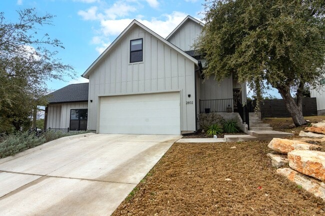 Building Photo - 2802 Lawrence Dr