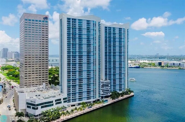 Foto del edificio - 335 S Biscayne Blvd