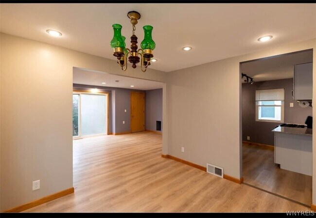 Foto del edificio - 19 Hobmoor Ave