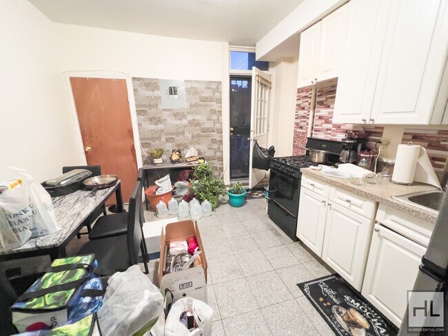 Building Photo - 2 Bedroom Apartment in Greenwood WITH A BA...