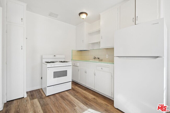 Foto del edificio - 4951 Cahuenga Blvd