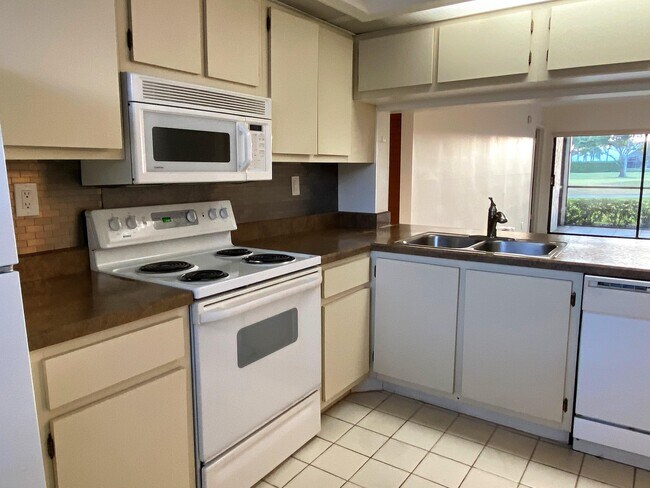 Building Photo - 12962 Briarlake Dr