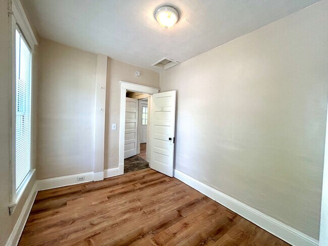 Foto del edificio - 2550 Crozier Ave