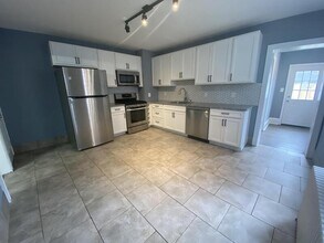 Building Photo - 220 E Marshall St Building Photo - 220 E Marshall St