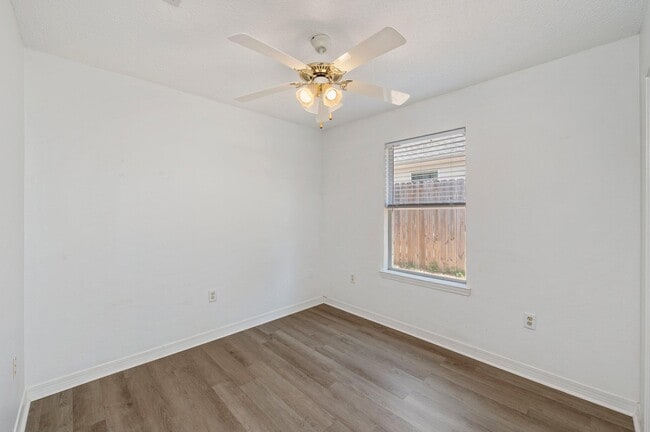 Building Photo - 2955 Sholtz Ave