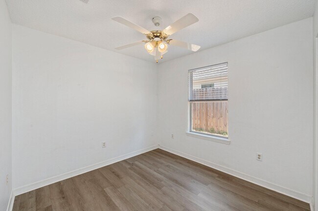 Foto del edificio - 2955 Sholtz Ave
