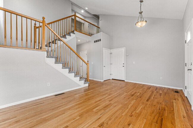 Foto del edificio - 4-Bed Arvada Home w/ Bedroom & Full Bathro...