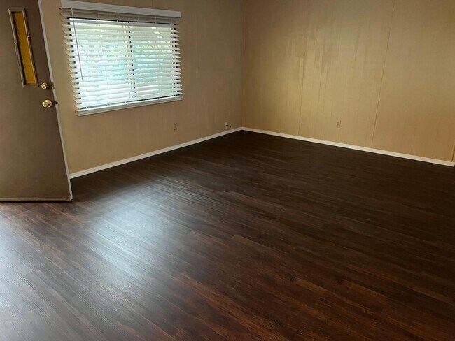 Foto del edificio - Springfield Riverfront Home