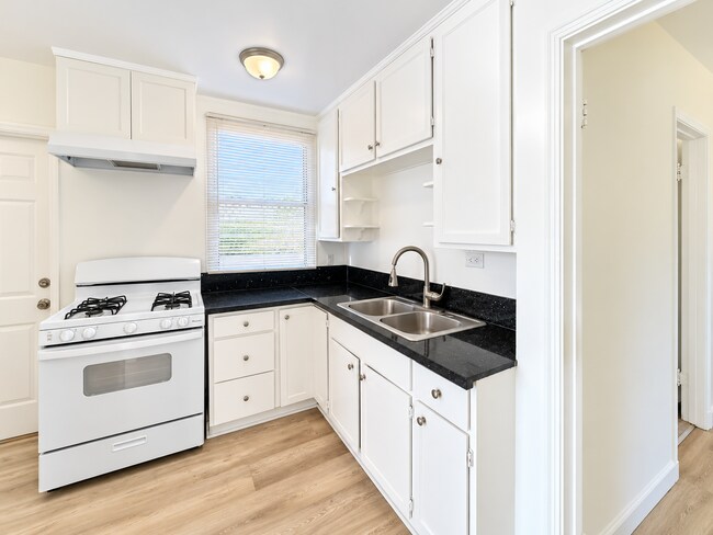 Foto del edificio - 528 N Rosemary Ln