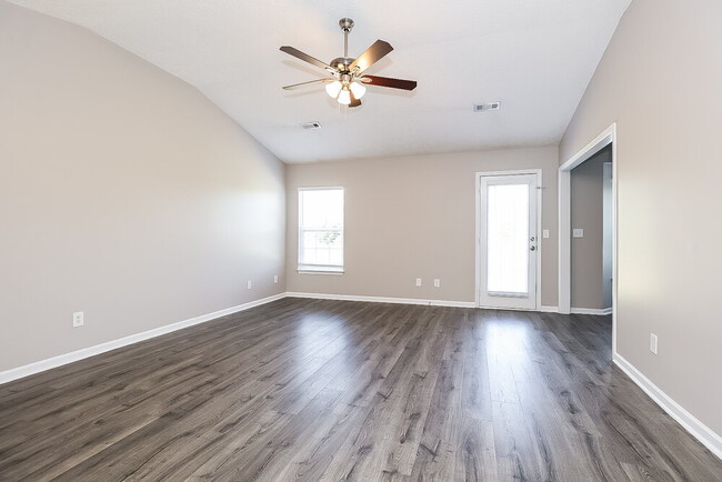 Foto del edificio - 5011 Deer Creek Ct