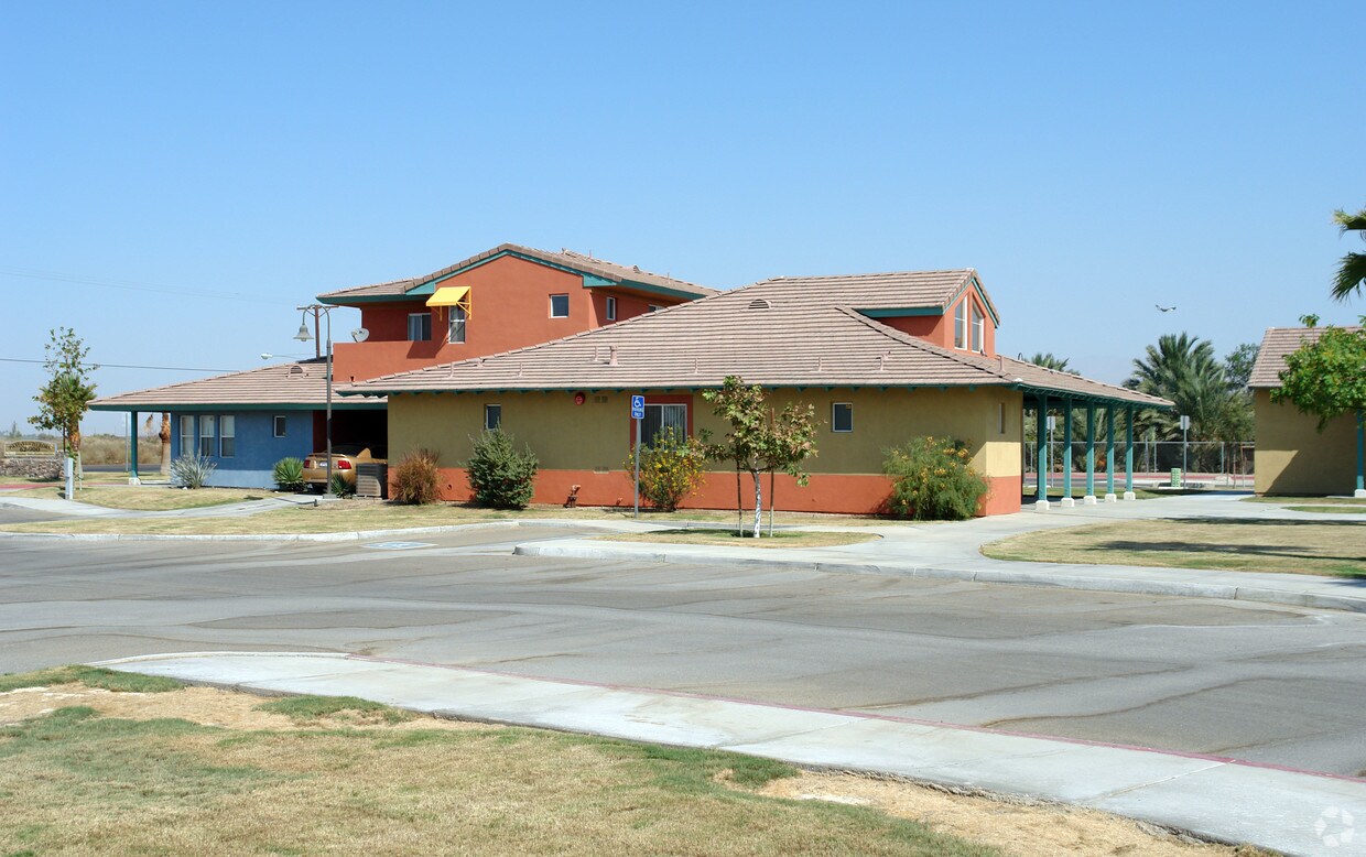 Building Photo - Paseo De Los Heroes I