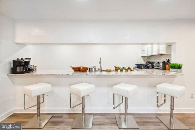 Building Photo - 311 Old Rodgers Rd