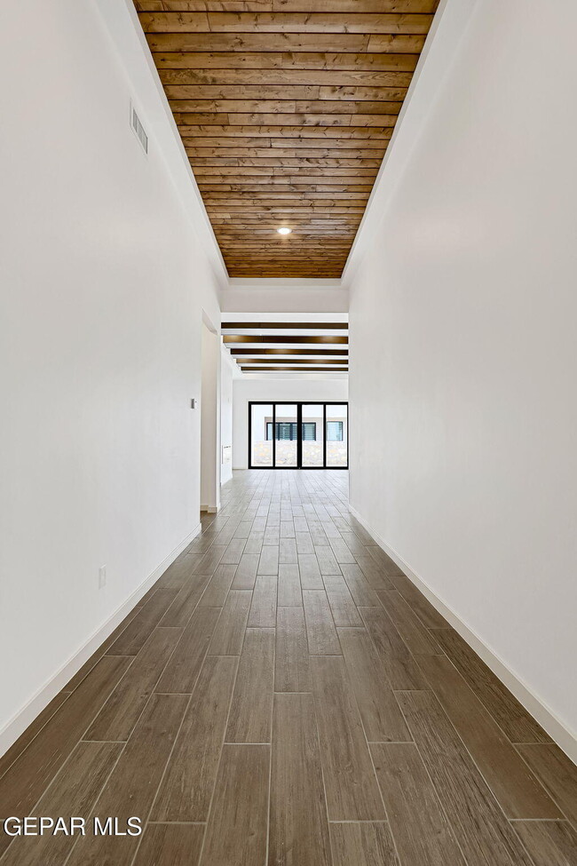 Building Photo - 962 Keenland Ave