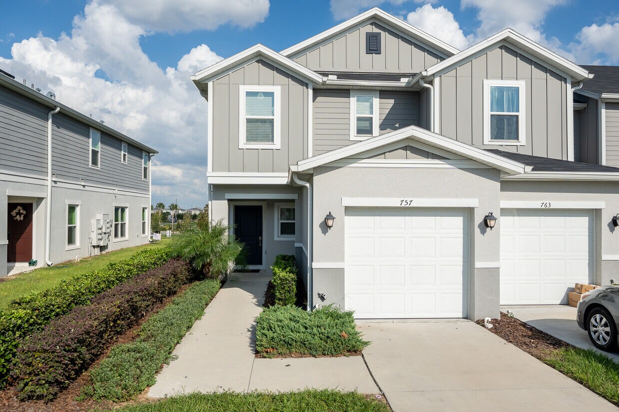 Foto principal - 757 Stoney Pointe Cir