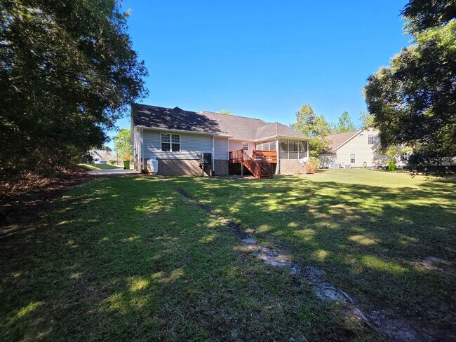 Foto del edificio - 345 Farina Dr