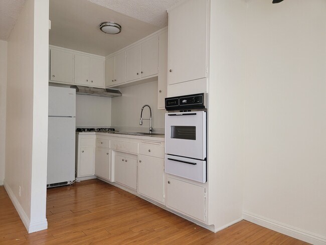 Foto del edificio - 827 S St Andrews Pl