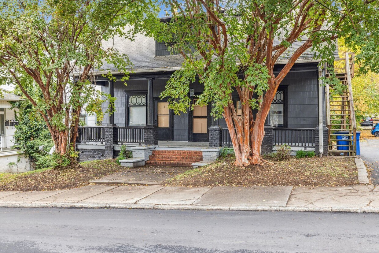 409 W 1st St Unit 3, WinstonSalem, NC 27101 Room for Rent in Winston