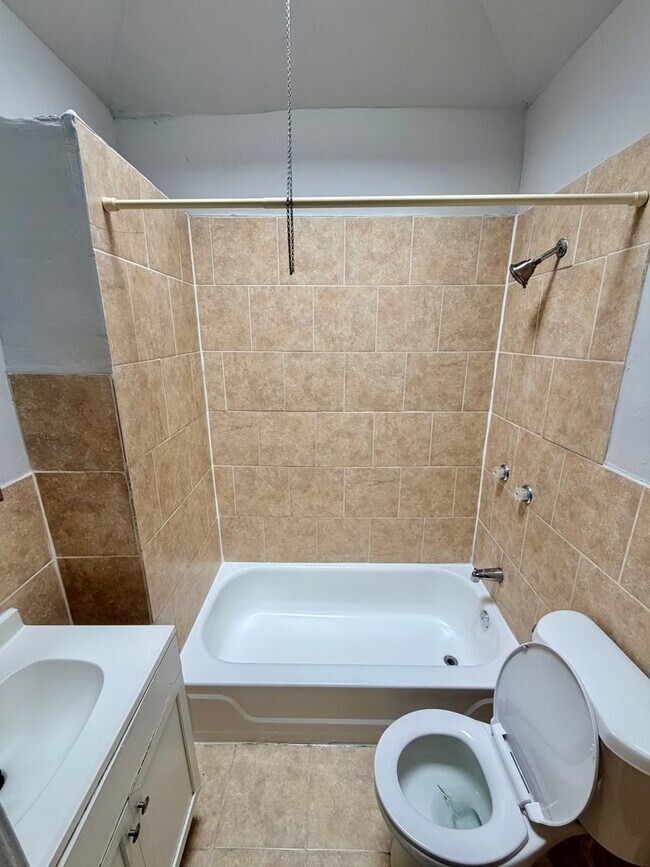 Foto del edificio - Rare 5-Bedroom Gem in Kingsessing