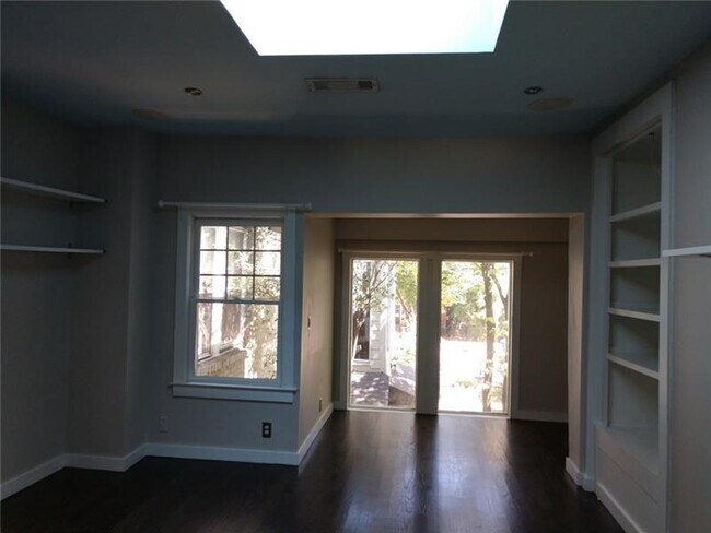 Building Photo - 864 Charles Allen Dr NE