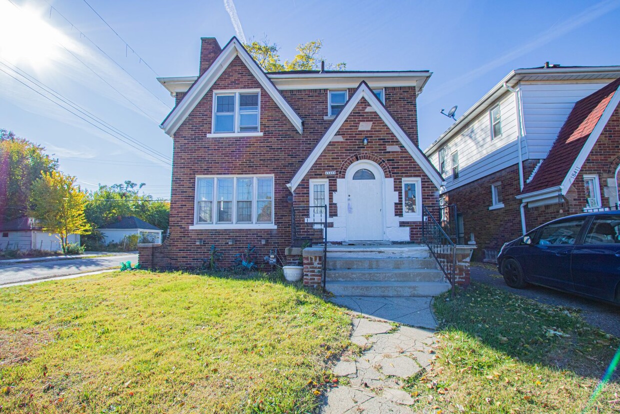 Foto principal - Renovated Two Story Brick on Santa Rosa