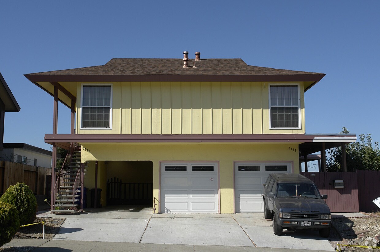 Building Photo - 3111-3115 Birmingham Dr
