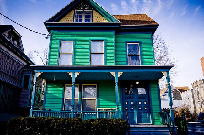 Exterior frontal - 129 Green St