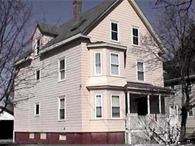 Primary Photo - 74 Robinson St
