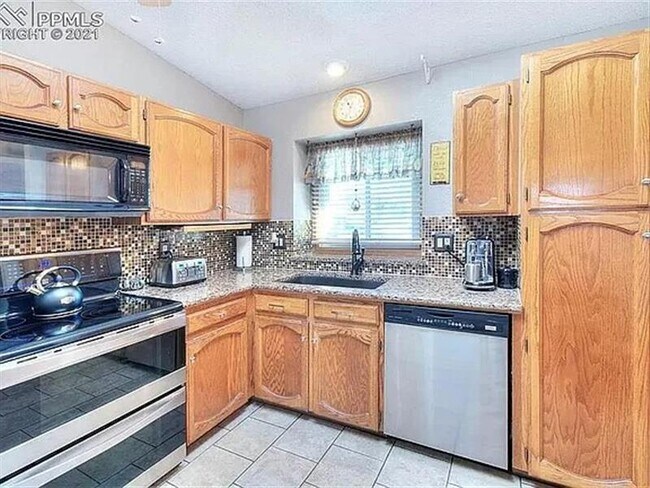 Building Photo - 3 bath home