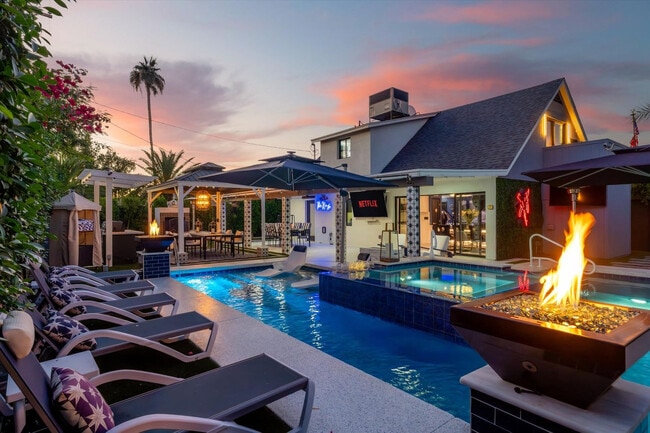 Building Photo - 8543 E Valley Vista Dr