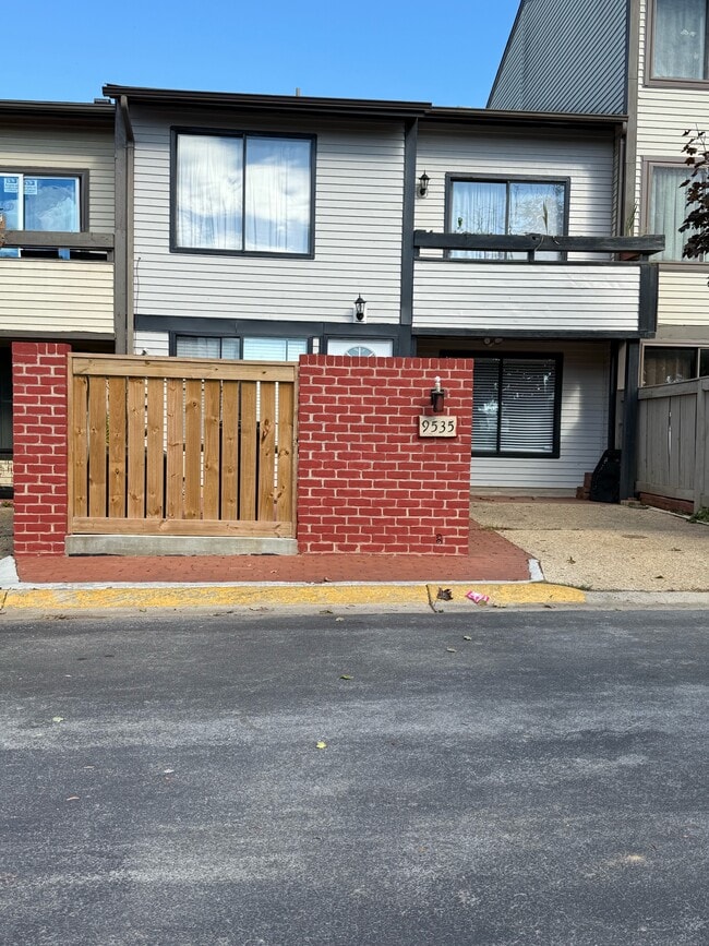 Building Photo - 9535 Treyford Ter