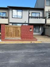 Building Photo - 9535 Treyford Ter