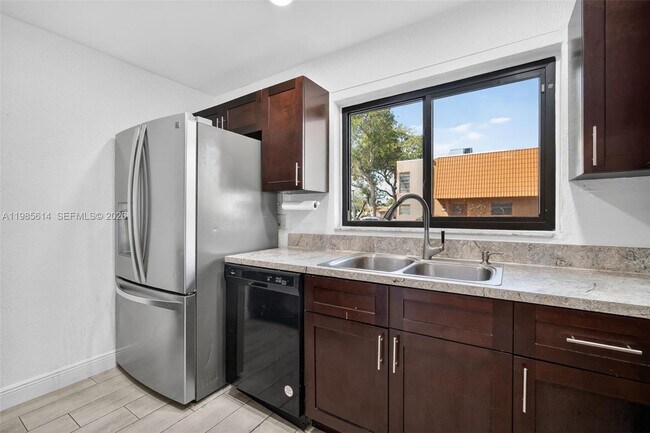 Foto del edificio - 1451 NW 92nd Ave