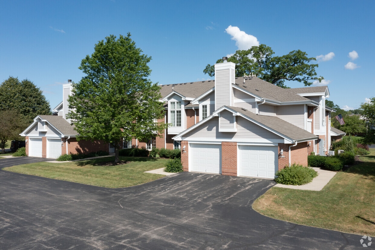 Primary Photo - Overlook Lakes Apartments