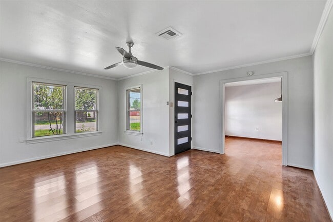 Building Photo - 2044 Thonig Rd