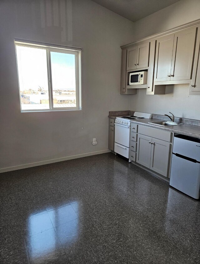 Foto del edificio - 2328 Golden Hill Rd