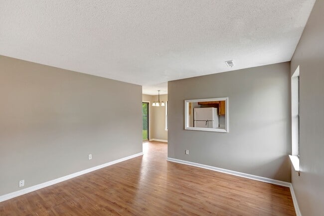 Building Photo - MOVE IN SPECIAL! Two Bedroom Pet-Friendly Unit in Gadsden Acres!