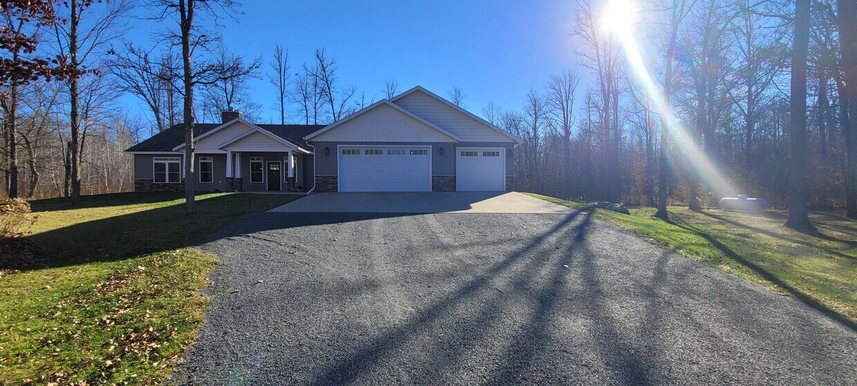 Foto principal - Three Bedroom 2.5 Bath House