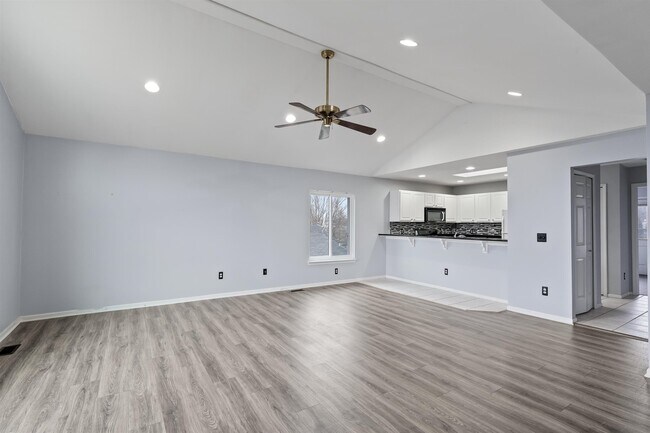 Foto del edificio - 512 W 12 Mile Rd