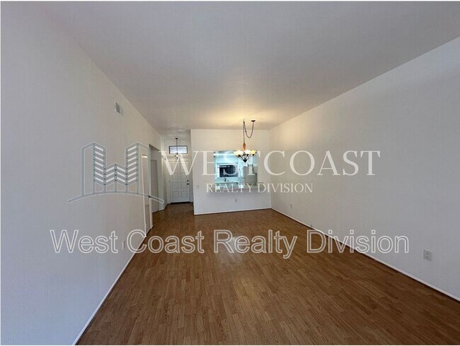 Foto del edificio - 2823 Andover Ave