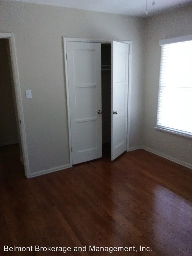 Building Photo - 1000 E San Antonio Dr
