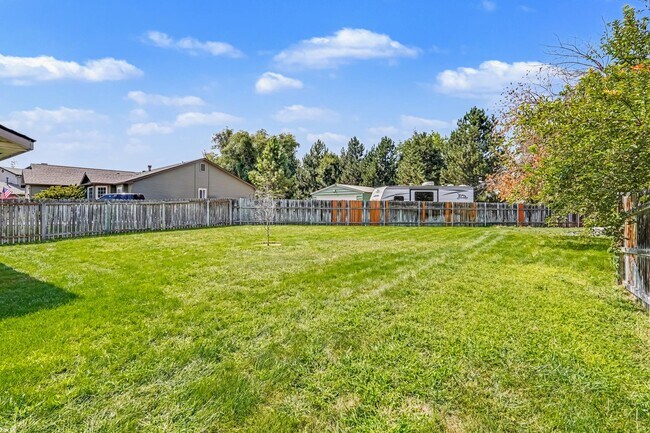Foto del edificio - 2463 N Stone Pl