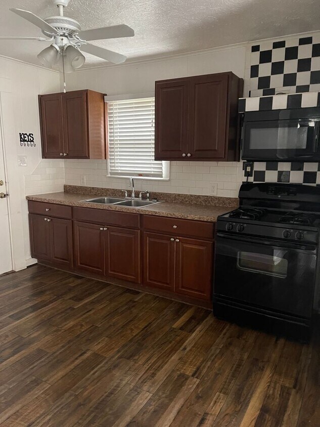 Foto del edificio - 2 Bedroom/1 Bath Home - Walking distance to UNT