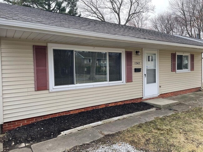 Building Photo - 1747 Benjamin Rd