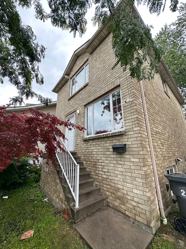 230 Rankin Av, Windsor, ON N9B 2R5 House for Rent in Windsor, ON