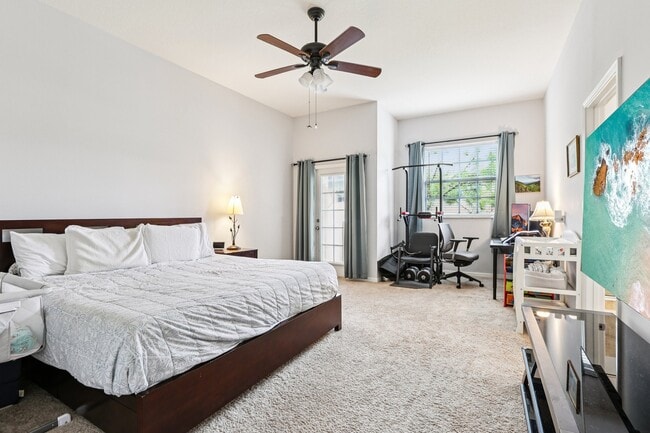 Dormitorio principal (foto 1) - 7435 Arlington Grove Cir