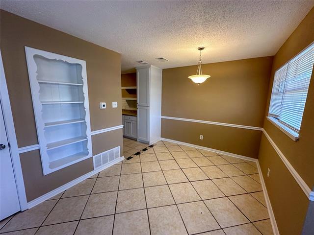 Building Photo - 1524 W Elm St