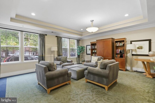 Building Photo - 4950 Brenman Park Dr