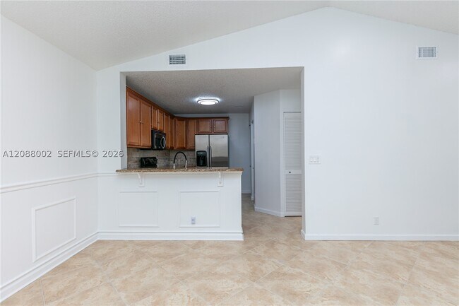 Foto del edificio - 5741 Riverside Dr